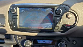 Toyota Yaris 1.5 VVT-h Design E-CVT Euro 6 5dr