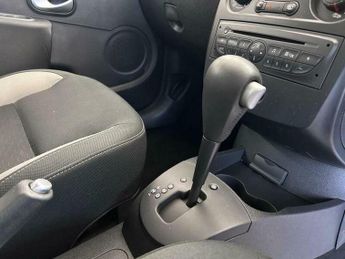 Renault Clio 1.6 VVT Expression Auto Euro 5 5dr