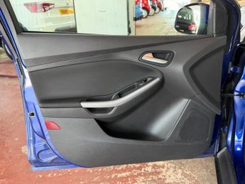 Ford Focus 1.0T EcoBoost Zetec Hatchback 5dr Petrol Manual Euro 6 (s/s) (12
