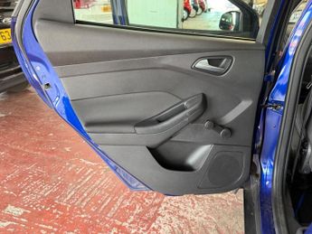 Ford Focus 1.0T EcoBoost Zetec Hatchback 5dr Petrol Manual Euro 6 (s/s) (12