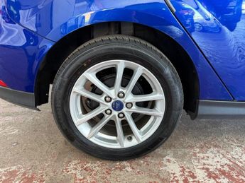 Ford Focus 1.0T EcoBoost Zetec Hatchback 5dr Petrol Manual Euro 6 (s/s) (12