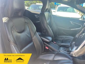 Volvo V40 D4 R-DESIGN PRO