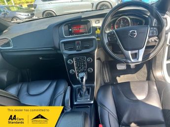 Volvo V40 D4 R-DESIGN PRO