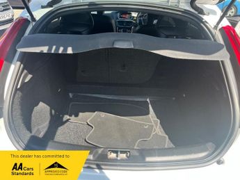 Volvo V40 D4 R-DESIGN PRO