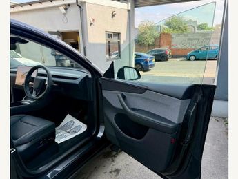 Tesla Model Y BASE