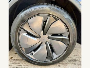 Tesla Model Y BASE