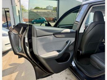 Tesla Model Y BASE