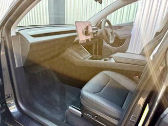 Tesla Model Y BASE