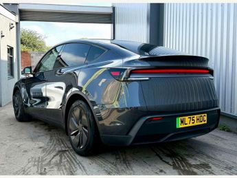 Tesla Model Y BASE