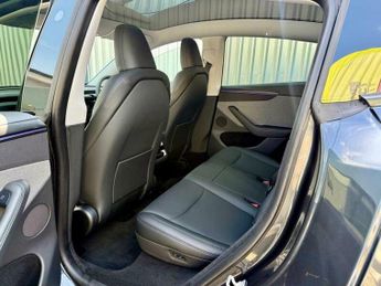 Tesla Model Y BASE