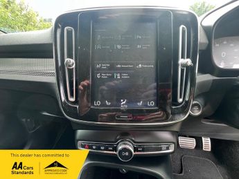 Volvo XC40 2.0 D4 R-Design SUV 5dr Diesel Auto AWD Euro 6 (s/s) (190 ps)