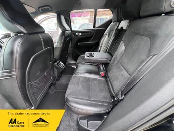 Volvo XC40 2.0 D4 R-Design SUV 5dr Diesel Auto AWD Euro 6 (s/s) (190 ps)