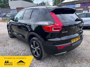 Volvo XC40 2.0 D4 R-Design SUV 5dr Diesel Auto AWD Euro 6 (s/s) (190 ps)