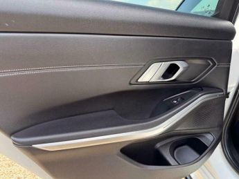 BMW 3 SERIES 2.0 320i M Sport Auto Euro 6 (s/s) 4dr