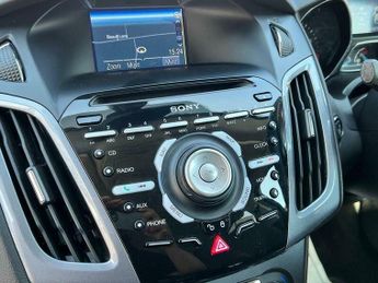 Ford Focus 1.6T EcoBoost Titanium Navigator Euro 5 (s/s) 5dr