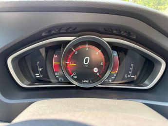 Volvo V40 D4 CROSS COUNTRY LUX NAV