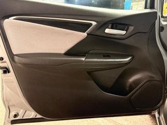 Honda Jazz 1.5 LUX HYBRID AUTOMATIC