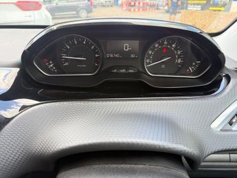 Peugeot 208 1.2 PureTech Black Edition Hatchback 3dr Petrol Manual Euro 6 (8