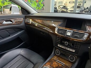 Mercedes CLS CLS350 CDI BLUEEFFICIENCY [13X SERVICES, SAT NAV & LEATHER]