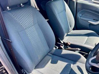 Ford Fiesta TITANIUM CRUISE+B/TOOTH+ISOFIX