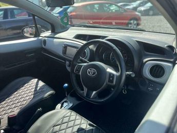 Toyota Yaris 1.5 VVT-h Icon Plus CVT Euro 5 5dr
