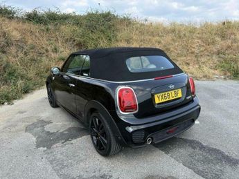 MINI Convertible 1.5 Cooper Convertible 2dr Petrol Steptronic Euro 6 (s/s) (136 p