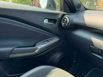 Nissan Juke 1.6 N-Connecta Auto Euro 6 5dr