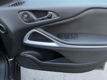Vauxhall Zafira 1.4i Turbo Design MPV 5dr Petrol Auto Euro 6 (140 ps)