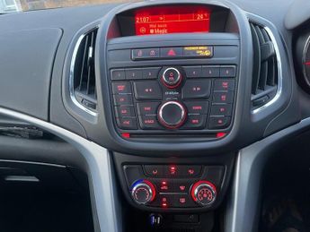Vauxhall Zafira 1.4i Turbo Design MPV 5dr Petrol Auto Euro 6 (140 ps)
