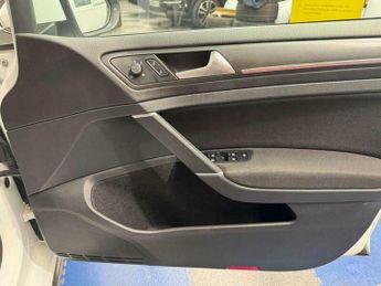 Volkswagen Golf GTi 2.0 Golf GTi Performance TSi Semi-Auto 5dr