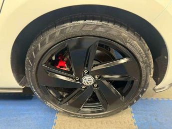 Volkswagen Golf GTi 2.0 Golf GTi Performance TSi Semi-Auto 5dr