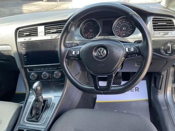 Volkswagen Golf SE NAVIGATION TDI BLUEMOTION TECHNOLOGY DSG