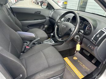 Hyundai I30 1.6 CRDi Comfort Hatchback 5dr Diesel Auto Euro 4 (115 ps)