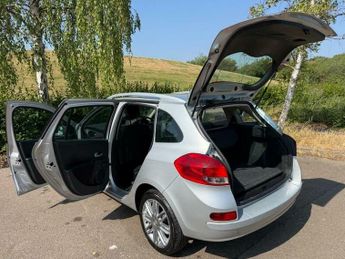 Renault Clio 1.6 VVT Dynamique TomTom Sport Tourer Auto Euro 5 5dr