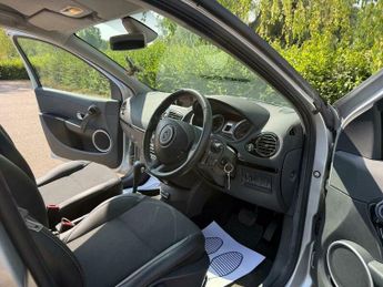 Renault Clio 1.6 VVT Dynamique TomTom Sport Tourer Auto Euro 5 5dr