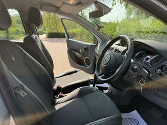 Renault Clio 1.6 VVT Dynamique TomTom Sport Tourer Auto Euro 5 5dr
