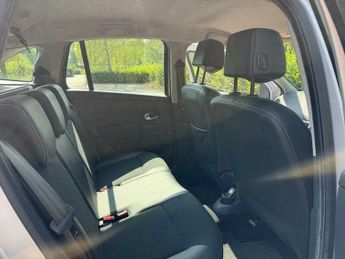 Renault Clio 1.6 VVT Dynamique TomTom Sport Tourer Auto Euro 5 5dr