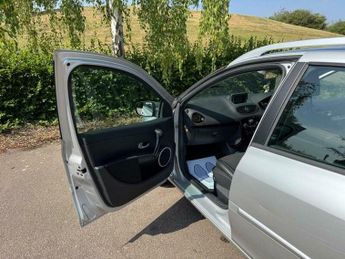 Renault Clio 1.6 VVT Dynamique TomTom Sport Tourer Auto Euro 5 5dr