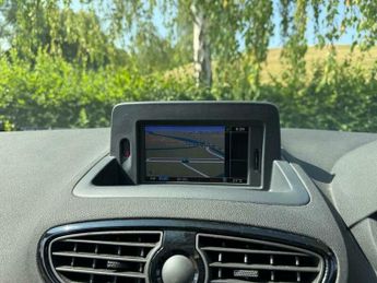 Renault Clio 1.6 VVT Dynamique TomTom Sport Tourer Auto Euro 5 5dr