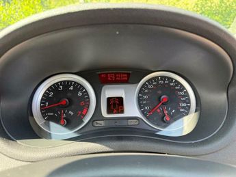 Renault Clio 1.6 VVT Dynamique TomTom Sport Tourer Auto Euro 5 5dr