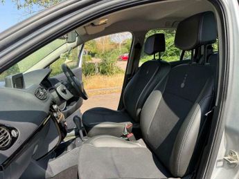 Renault Clio 1.6 VVT Dynamique TomTom Sport Tourer Auto Euro 5 5dr