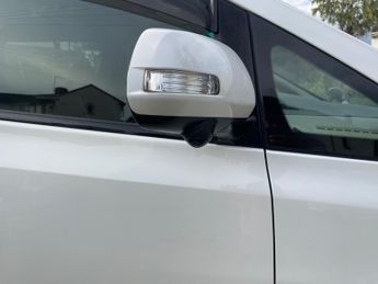 Toyota Vellfire Golden Eye II