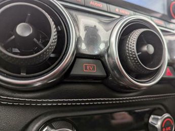 Nissan Juke 1.6 N-Connecta Auto Euro 6 5dr