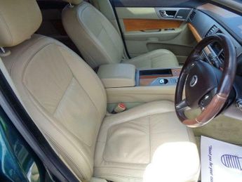 Jaguar XF 2.7d V6 Luxury Auto Euro 4 4dr