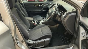 Nissan Qashqai 1.6 dCi N-Connecta SUV 5dr Diesel XTRON 2WD Euro 6 (s/s) (130 ps