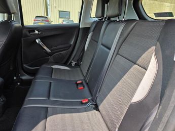 Peugeot 2008 E-HDI ALLURE