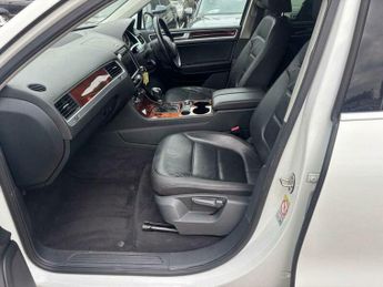 Volkswagen Touareg 3.0 TDI V6 BlueMotion Tech SE Tiptronic 4WD Euro 5 (s/s) 5dr