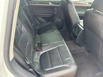 Volkswagen Touareg 3.0 TDI V6 BlueMotion Tech SE Tiptronic 4WD Euro 5 (s/s) 5dr