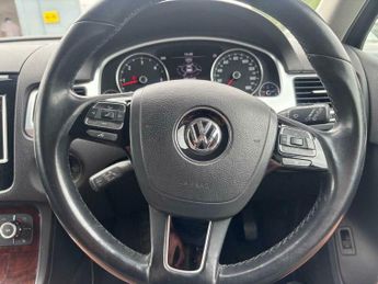 Volkswagen Touareg 3.0 TDI V6 BlueMotion Tech SE Tiptronic 4WD Euro 5 (s/s) 5dr