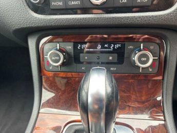 Volkswagen Touareg 3.0 TDI V6 BlueMotion Tech SE Tiptronic 4WD Euro 5 (s/s) 5dr